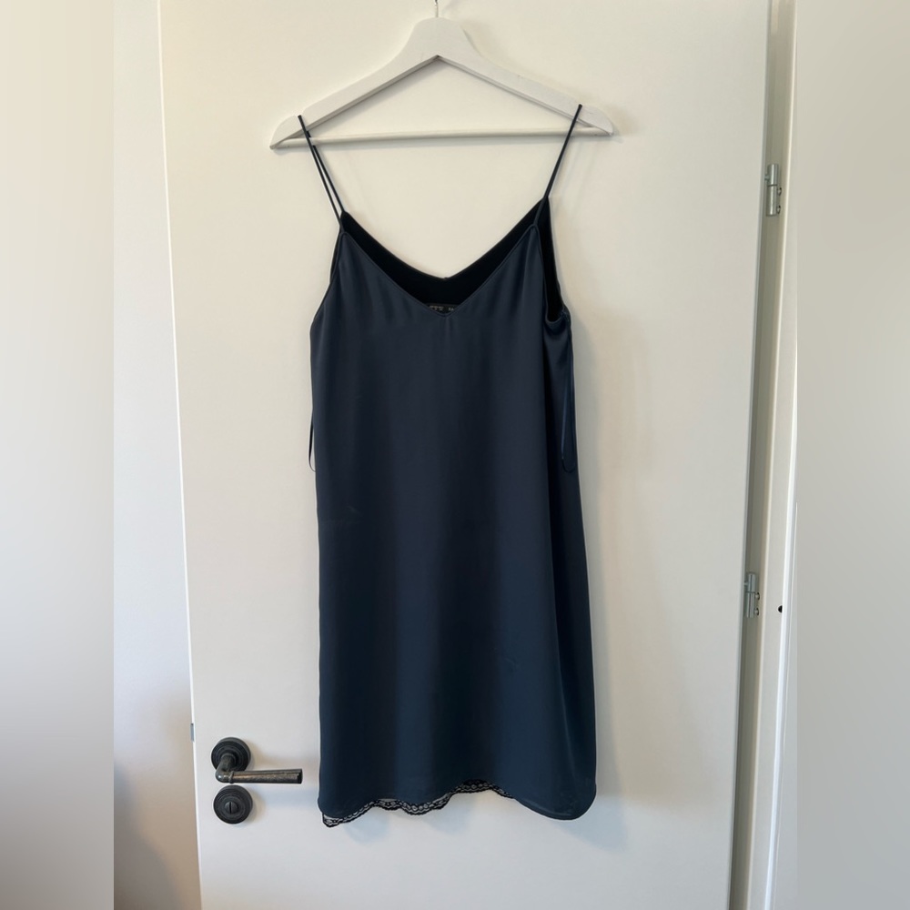 ZARA basics dress. Navy blue. Black lace detail.